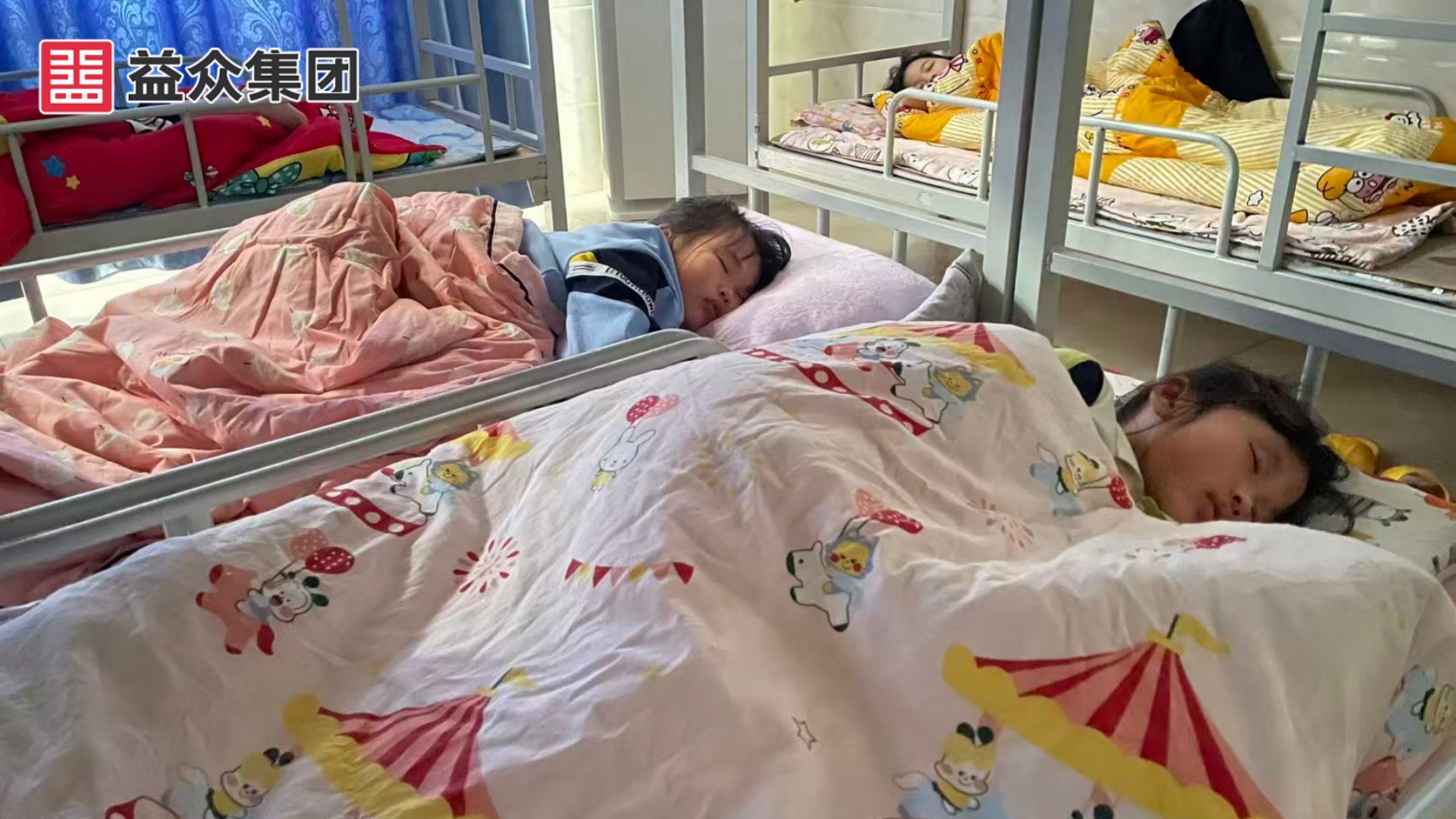 午休秩序井然，學(xué)生安然入睡1_副本